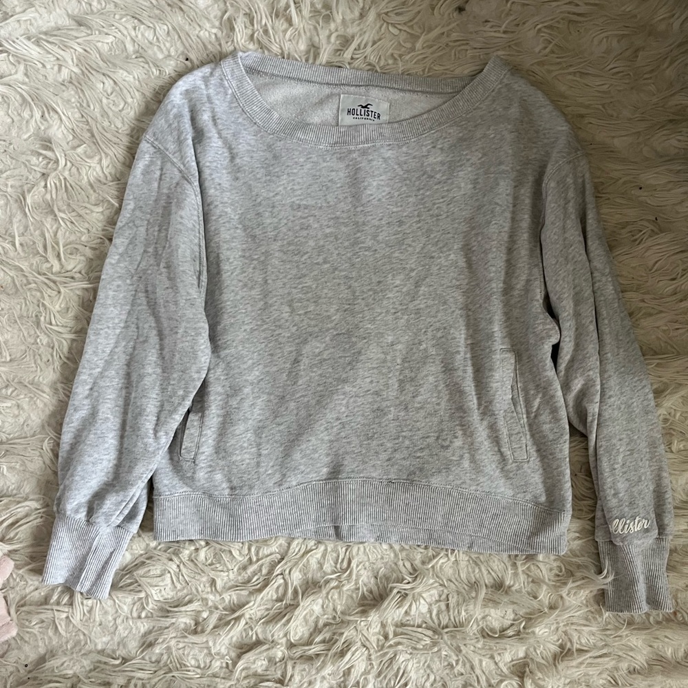 grey hollister sweatshirt